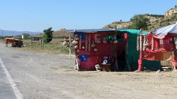 Kastamonu Taşköprü'de yoldaki sarımsak tezgahları