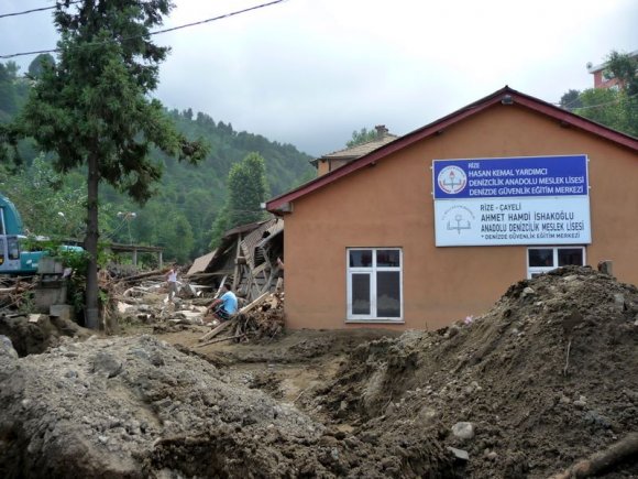 Rize'deki toprak kaymasının etkileri