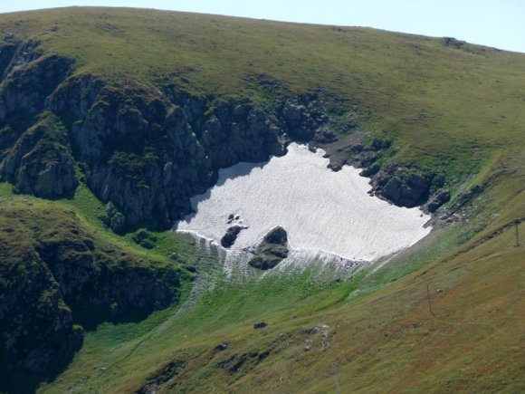 Uzungöl - Yaylalarda kalan buzul parcası