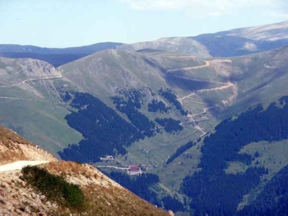 Uzungöl'den yaylalara çıkan yol.