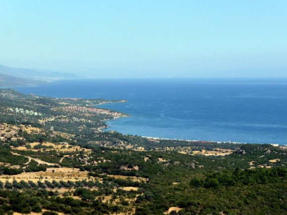 Behramkale'nin müthiş manzarası.