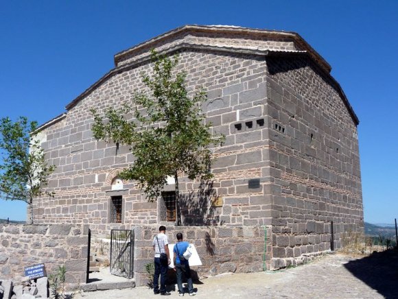 Behramkale'deki Murat Hüdavendigar Camii