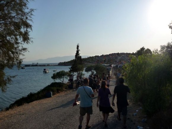 Foça Rock Festivali alanına giden yol.