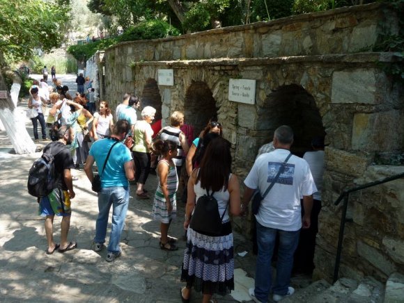 Meryem Ana Evi'nin hemen aşağısında bulunan çeşmeler.