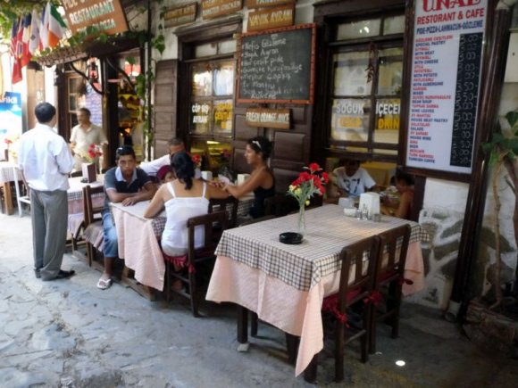 Şirince'de bir restoran-kafe.