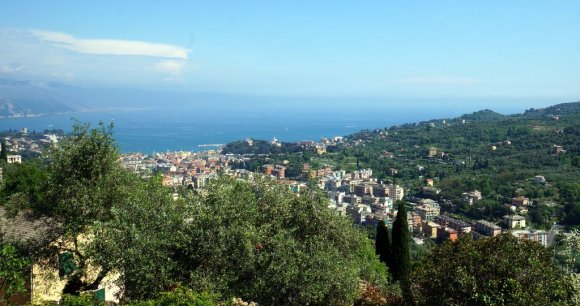 Portofino taraflarında bir sahil.