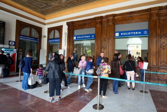 La Spezia'ya gidip oradan Cinque Terre için sınırsız tren bileti aldık.