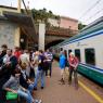 İlk durağımız Riomaggiore oldu. Tren istasyonunda oldukça büyük bir kalabalık vardı. Cinque Terre'nin kalabalık olduğunu duymuştum ama bu kadar kalabalık beklemediğimi itiraf etmeliyim.