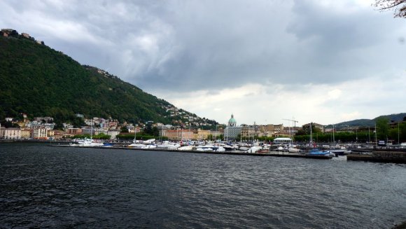 Como Kasabası Marinası, Como Gölü, İtalya.