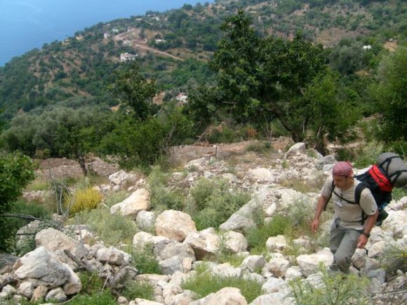 Yukarılara çıktıkça Kabak Mahallesi belirmeye başladı.