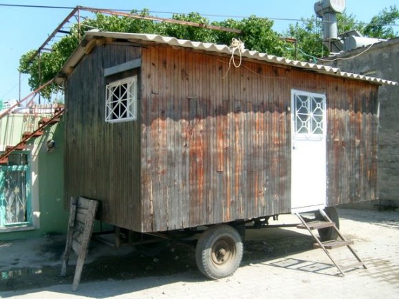 Ahşap karavan.