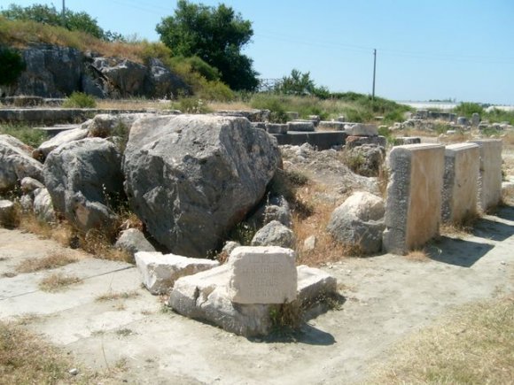 Letoon Antik Kenti, Artemis Tapınağı