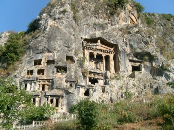 Fethiye içindeki Kaya Mezarları.