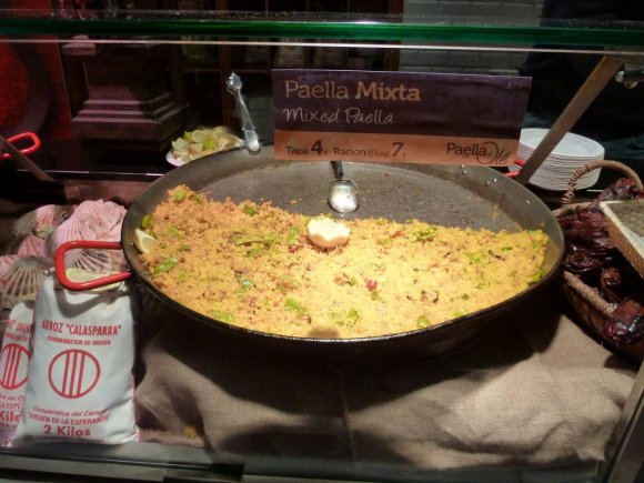 Bir çeşit pilav olan Paella.