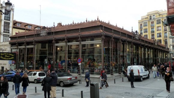 Mercado de San Miguel tam bir yemek cenneti.