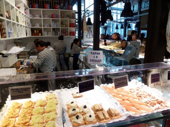 Deniz ürünlü tapaslar, Mercado de San Miguel, Madrid.