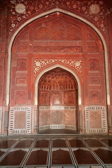Agra - Taj Mahal'deki caminin içi.