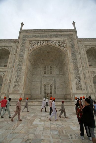 Agra - Taj Mahal giriş kapısı.