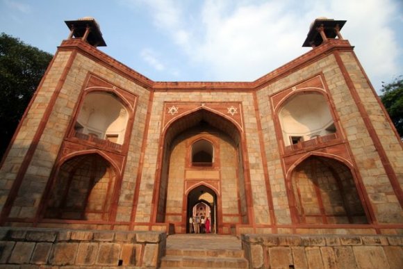 Delhi, Hümayun Türbesi'nin batıdaki giriş kapısı.