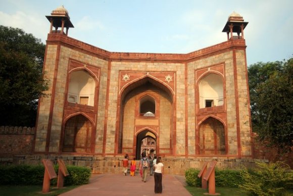 Delhi, Hümayun Türbesi'nin batı giriş kapısı.