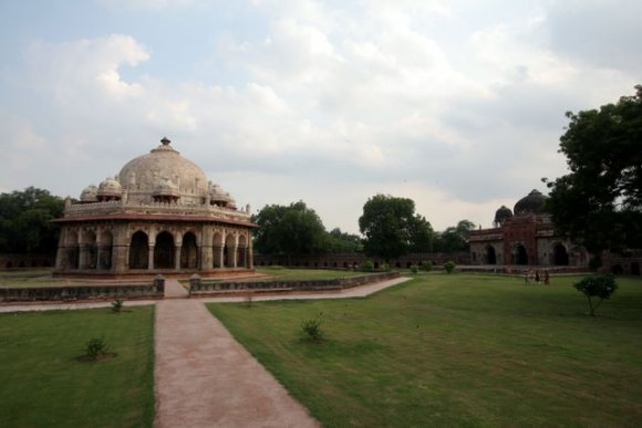 Delhi, İsa Khan Türbesi ve camisi.