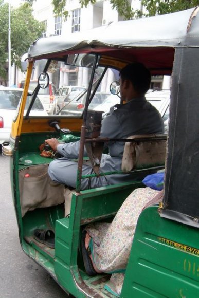 Delhi'de otorikşacı.