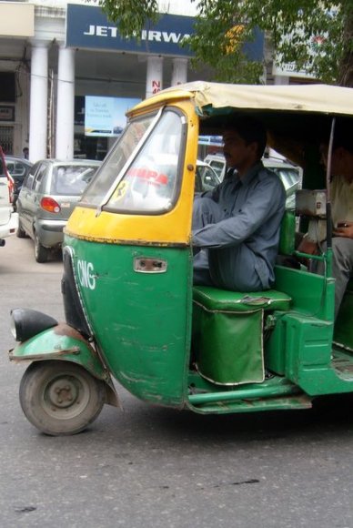 Delhi'de otorikşacı.