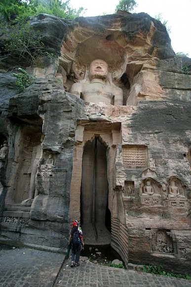 Gwalior Kalesi - 17 metrelik ilk Jain Thirthankar'ın heykeli.