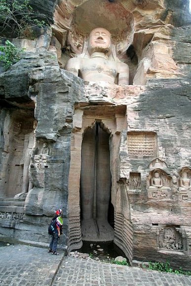Gwalior Kalesi - 17 metrelik ilk Jain Thirthankar'ın heykeli.