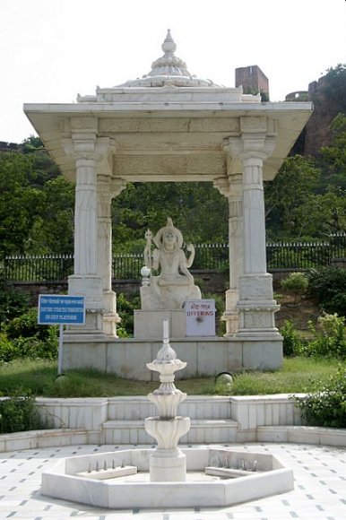 Jaipur, Birla Lakshmi Narayan Tapınağı'nda Shiva heykeli.