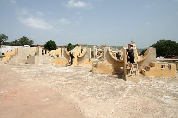 Jaipur, Jantar Mantar Gözlemevi'nde burçlara ait yapıların yer aldığı bölüm.