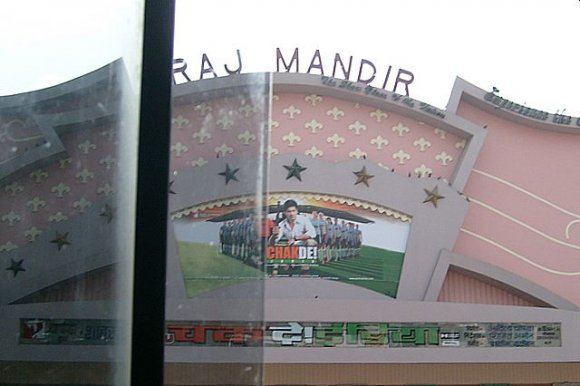 Jaipur'daki müthiş sinema Raj Mandir.