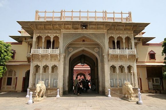 Jaipur, Şehir Sarayı (City Palace)'nın giriş kapısı.