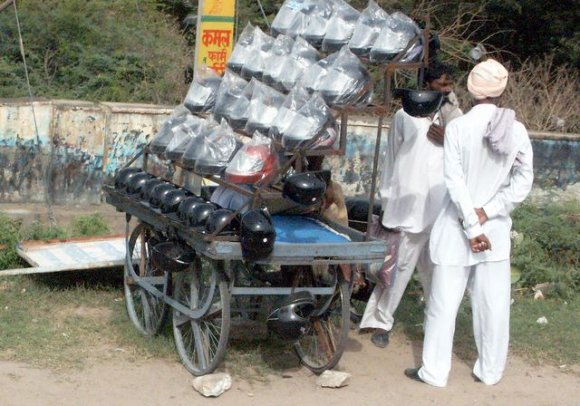 Ajmer'deki seyyar kaskçı.