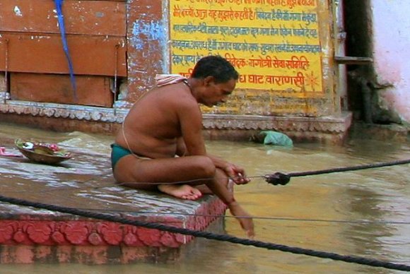 Varanasi - Ganj Nehri'nde ibadet