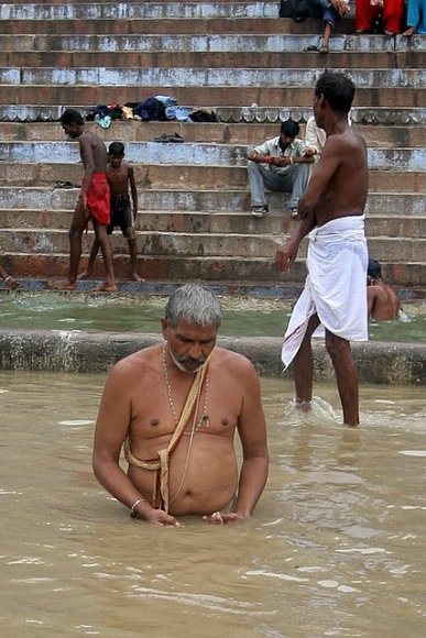 Varanasi - Ganj Nehri'nde ibadet