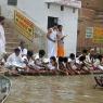 Varanasi - Ganj Nehri'nde brahmanlar