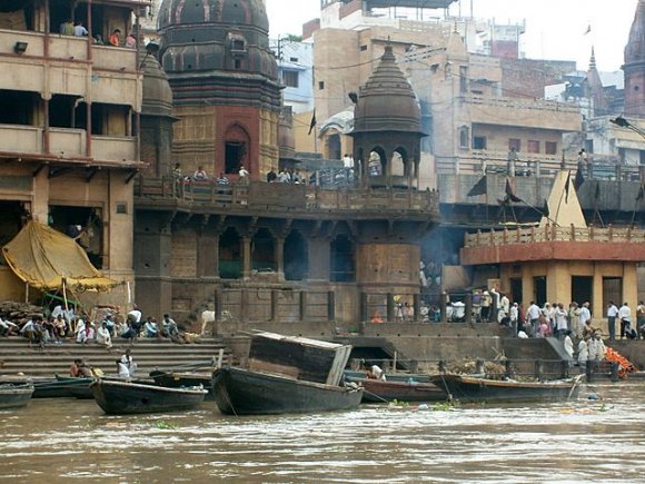 Varanasi - Ganj Nehri, ölü yakılan Manikarnika Ghat.