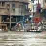 Varanasi - Ganj Nehri'nde ölü yakılan bir ghat