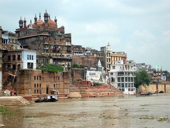 Varanasi - Ganj Nehri'nde bir ghat