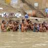 Varanasi - Ganj Nehri'nde sabah ayini