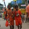 Varanasi - Sokaklarda gezen Hindu hacılar.