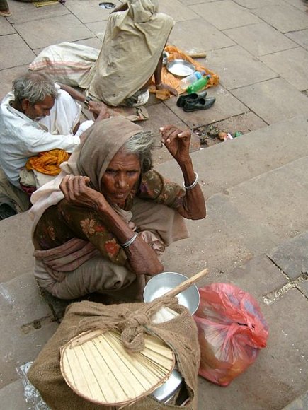 Varanasi - Sokaktaki kadın.