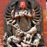 Katmandu - Bhaktapur Durbar Square, Ugracanti ve Bhairab Heykelleri. 18 kollu Ugrachanti. Her kolunda çeşitli silah ve semboller