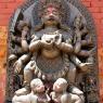 Katmandu - Bhaktapur Durbar Square, Ugracanti ve Bhairab Heykelleri. 12 kollu Bhairab. Söylentiye göre bu heykelleri yapan sanat