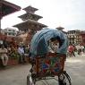 Katmandu - Durbar Square. Süslü rikşacı.