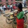 Katmandu - Patan Durbar Square, Mısır pişiren kadın
