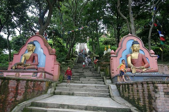 Katmandu - Swayambhunath Maymun Tapınağı'na çıkan merdivenler