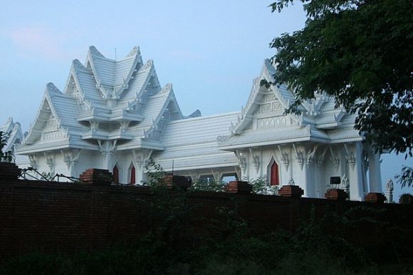 Lumbini - Budist tapınağı