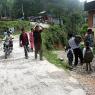 Nepal - Nagarkot. Köydeki insanlar.